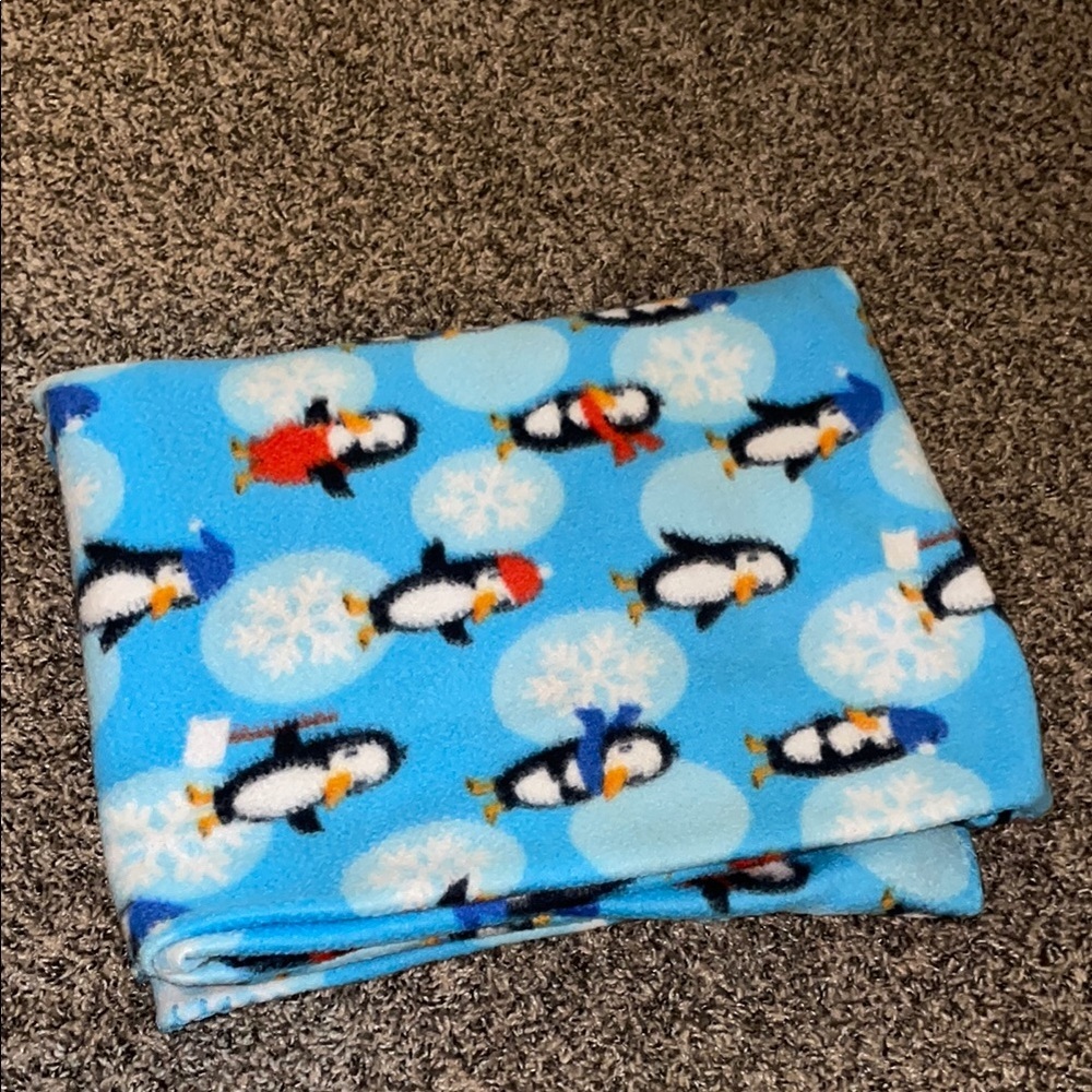 Cozy Penguin Fleece Throw Blanket - Blue